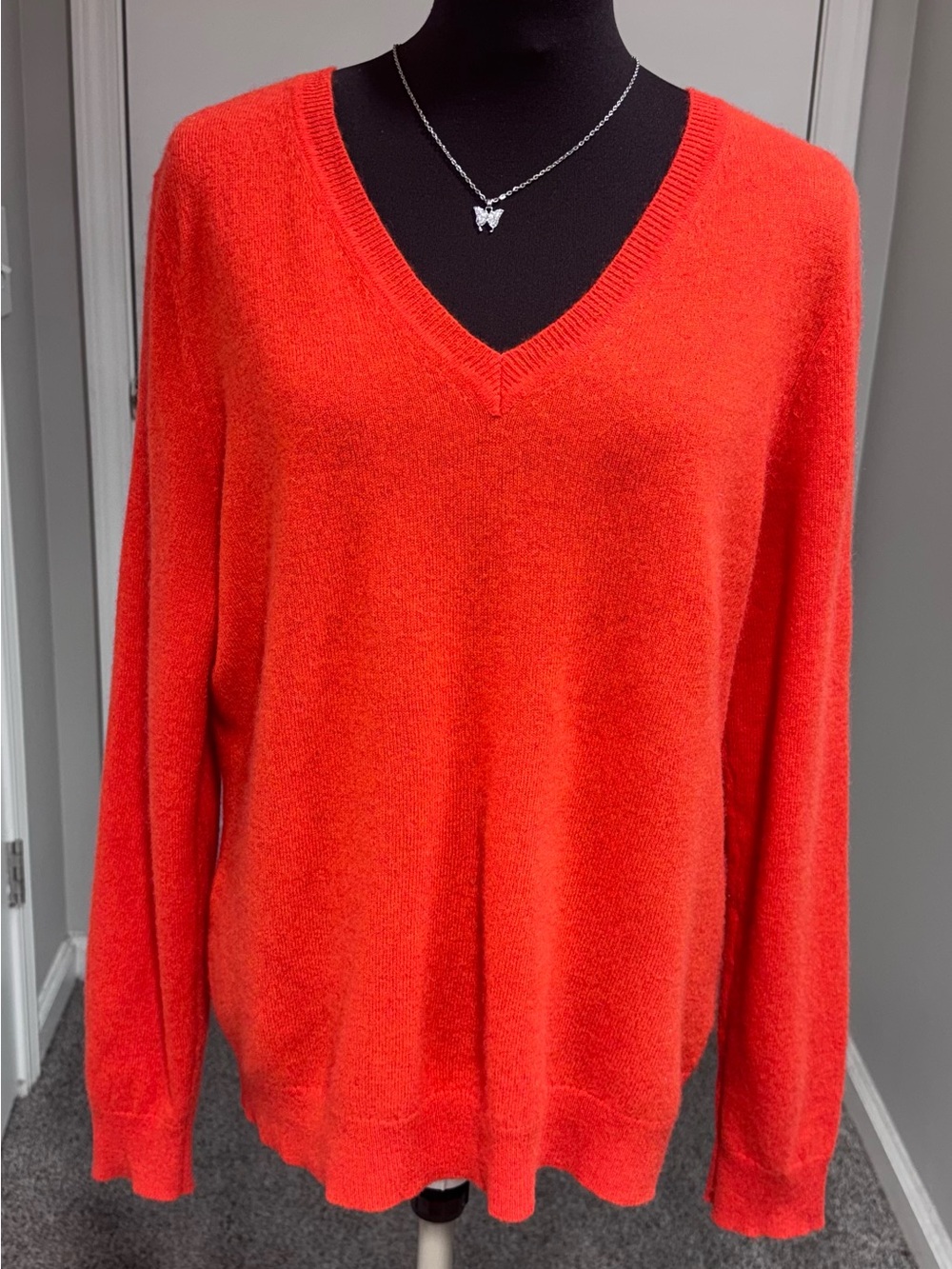 Tahari Women’s XL 100% Cashmere V-Neck Pullover Sweater Orange Lightweight Knit